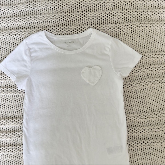NWOT Old Navy White Tee with Heart Detail Girl's Top Size Large - Picture 2 of 5